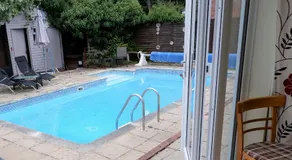 Colchester Sunny Apartment with Pool and EV Car Point - Image 4