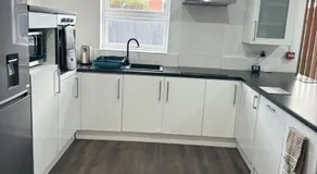 EM HOME - Room 4 - Image 3