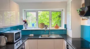 The Luxe 2BR Specious Bungalow - Garden & Parking - Image 5