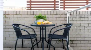 Elegant Apartment, Heart of Newtown with Secure Parking - Image 4