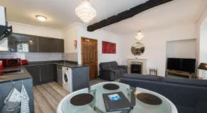 Crown and Cushion Appleby - Image 3
