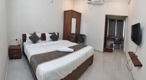Hotel Orchid Suites - Image 2