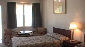 Hometown Inn Galion - Image 2