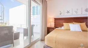 Large Private Terrace & Expansive Views - Image 2