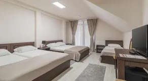 Pensiunea Popasul Ursilor Medve Barlang Peștera Urșilor - Image 2
