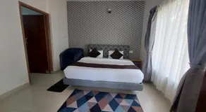 Sapphire Stayss - Image 2