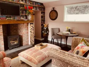 Cosy country cottage in rural location - Image 2