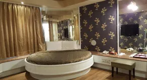 Windmill Fashion Hotel - Image 2