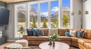 Luxury 4 BR Retreat with Hot Tub and epic mountain view - Image 2