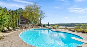 Riverfront Inn - Image 5