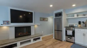 Luxury 2 bedroom apartment w/ free parking - Image 4