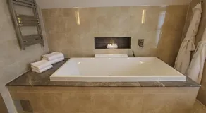 Cae Court Hotel - Image 3