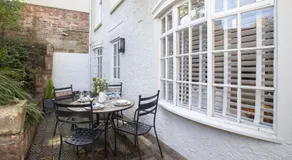 Charming Two Bedroom Apartment in Fairview - Image 4