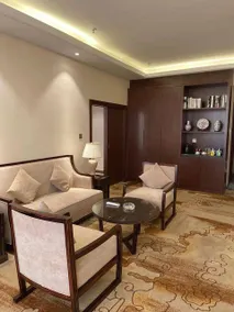 Yiteng Cloud Mountain Hotel - Image 4