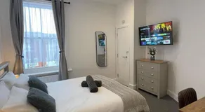 Montague Apartment-Spacious, Central & Free Parking - Image 2