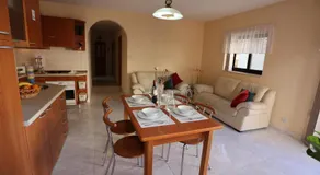 Mayfair Cosy 2BR Apartment - Image 5