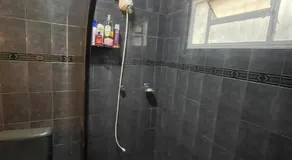 Quarto bem localizado - Image 2