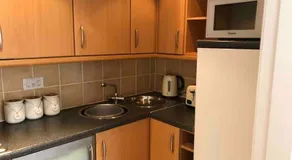 1 Bed House - Central Free Parking Wifi - Image 2