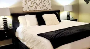 Spacious 2 bed 2 bath, Pool, Hottub, Wifi, 24 hr Fitness, Parking - Image 2