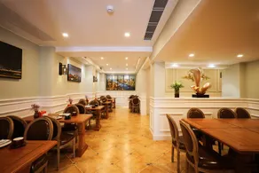 London Hotel - Image 4