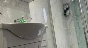 Entire 6 Bed 5 Star Luxury House FREE WiFi nice views - Image 5