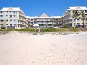 Crystal Beachfront Apartments - Image 5