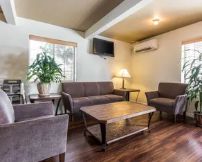 Comfort Inn Bishop - Image 5