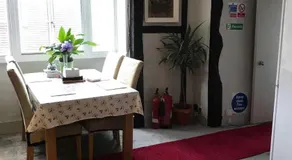 Golden Cross Guesthouse - Image 3