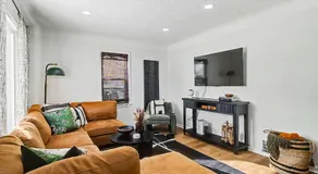 Comfortable 3BR home with workspace & parking - Image 2