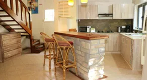 Cosy House in Blue Bay with Private Parking and Terrace - Image 5