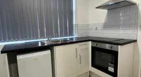 1 bed Roomy Station House Apartments - Free Wifi, Parking & EV - Image 3