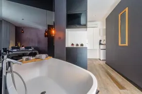 The Well Luxury Rooms - Image 4