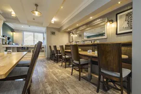 Port 56 Guesthouse - Image 3