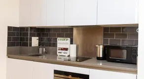 Peninsula Life- Stylish Greenwich 1bed Flat - Image 3