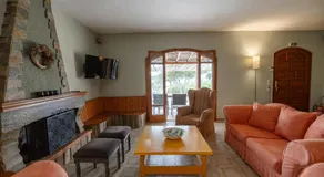Seafront cottage in Chalkida 60min from Athens - Image 2
