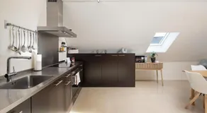STAYY WarmWood Maisonette Premium Family and Business Suite - 24h Self Check-in - free Parking - 25' City Center - Image 5