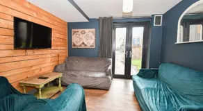Convenient 4BED Budget Apartment in Headingley - Image 2