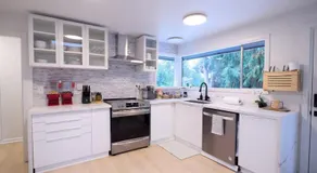 Stylish House with Huge Backyard AC and Pet Welcome - Image 2