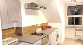 Cosy Studio Apartment in Town Centre - Image 5