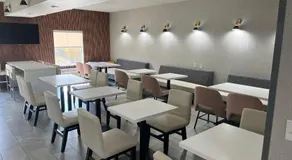 Wingate Suites by Wyndham Youngstown - Austintown - Image 3
