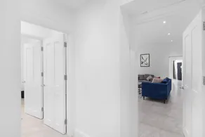 Modern 4 Bedroom Apartment in London with Parking and Garden - Image 5