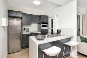 The Strand - 2BR Boutique Unit Across From Beach - Image 3