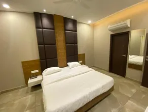Hotel The Retro Regency - Image 2