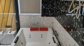 Hotel Lotus - Image 4