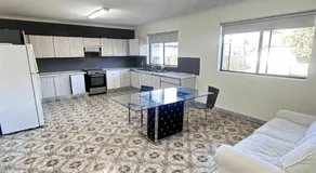 Spacious Queen Room in Lurnea - L3 - Image 2