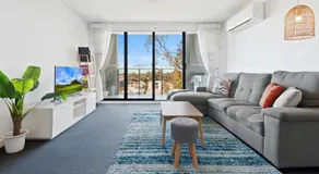 Executive and Spacious Apartment with Balcony - Image 2