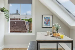 Bright 1 bedroom apartments near Farnham Castle - Image 2