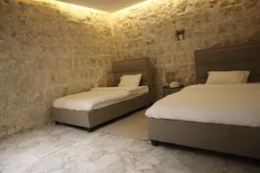 ROSE LAND - Image 5