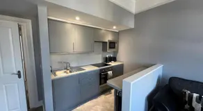 The Globe Apartments and Bedrooms - Image 4