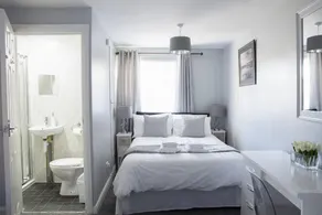 Bishop Gate B&B - Image 2